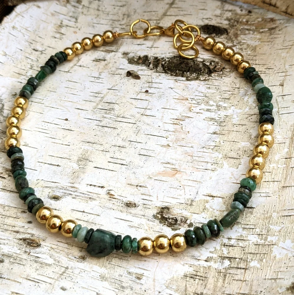 Natural Green Emerald Chips, Beads and Stones With Gold Bead Balls Necklace